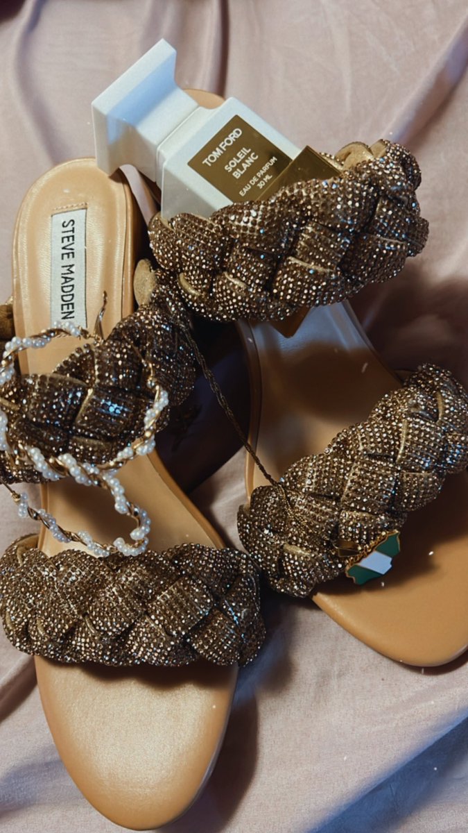 tslayunfiltered's tweet photo. It’s all in the details #StyledByT https://t.co/m46ItNtsch