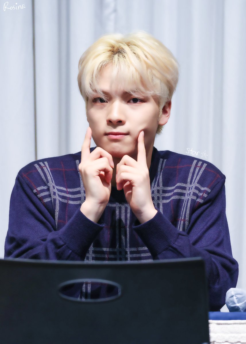 jsstar929's tweet photo. 220508 엠투유 팬싸
준성아🐶
함께한 시간 너무 소중해♥️
고마워
너무 귀여워 ㅜㅜ
⭐️
#고스트나인 #최준성 #준성 #GHOST9 #JUNSEONG #Star #ROSINE https://t.co/X2xFwNiHzK