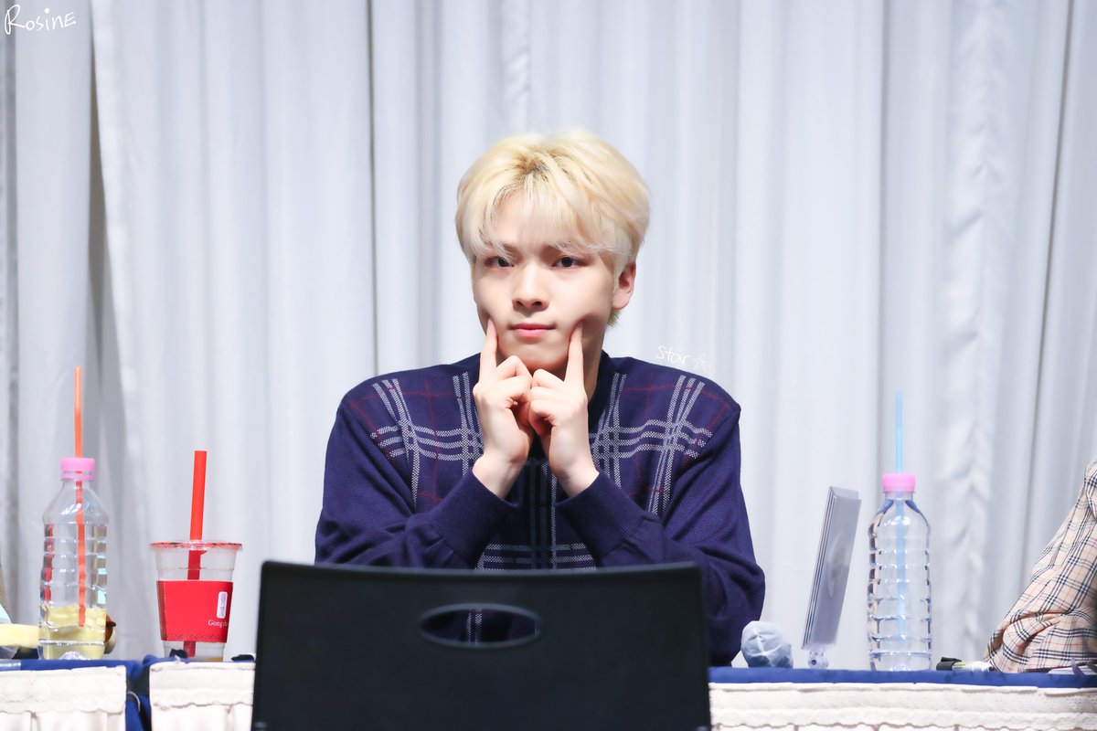 jsstar929's tweet photo. 220508 엠투유 팬싸
준성아🐶
함께한 시간 너무 소중해♥️
고마워
너무 귀여워 ㅜㅜ
⭐️
#고스트나인 #최준성 #준성 #GHOST9 #JUNSEONG #Star #ROSINE https://t.co/X2xFwNiHzK