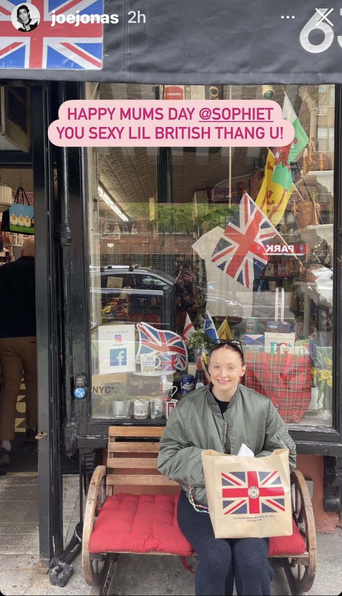 JinJackJoeDNCE's tweet photo. #InstaStory @joejonas Looks like Joe took Sophie to the British store in New York Look at that happy face Joe please tell Sophie #HappyMothersDay from all of #TeamDNCE https://t.co/IbcHuG9ZVe