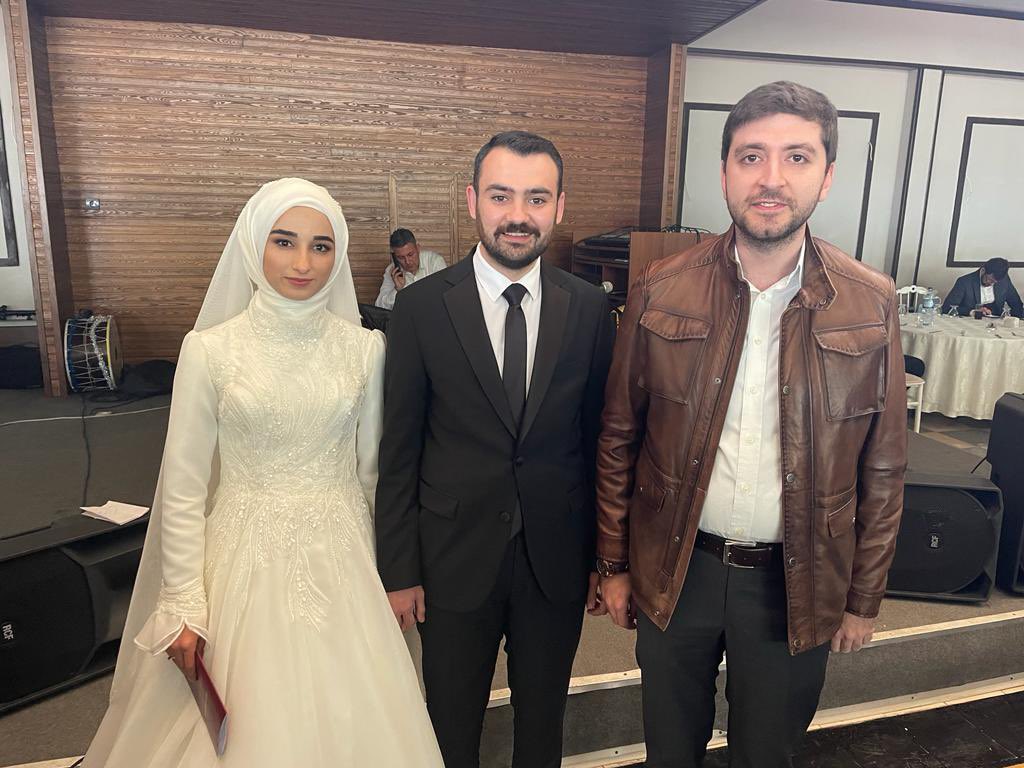 burakyildiz06's tweet photo. Ankara İl Gençlik Kollarımızda beraber görev yaptığımız Zeynep Şahin &amp; Mehmet Arif Ünal kardeşlerimize bir ömür boyu mutluluklar diliyorum.

Allah iki cihan saadeti nasip eylesin. https://t.co/eR17J6GX0b