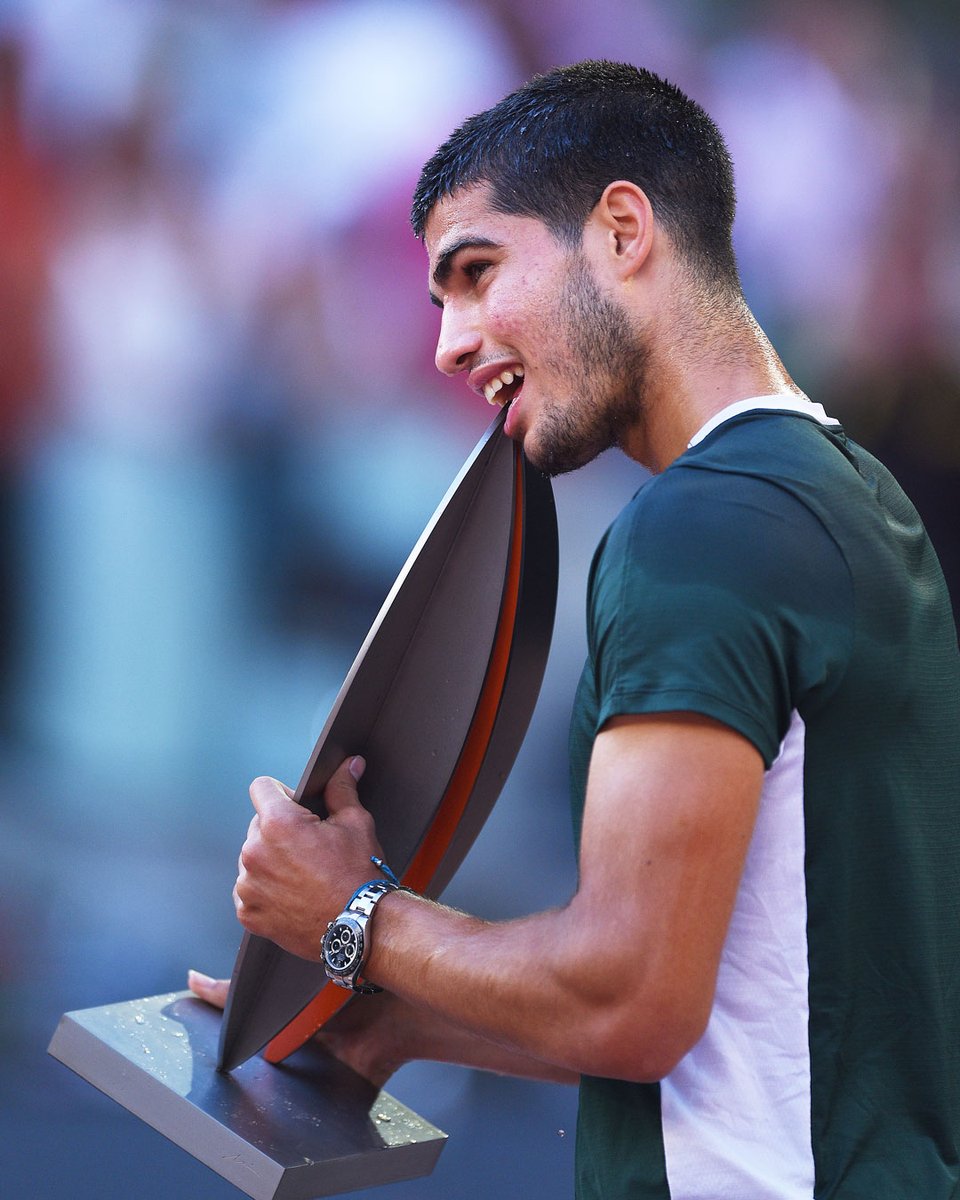 atptour's tweet photo. Another bite out of the 2022 season 🏆

@alcarazcarlos03 | @MutuaMadridOpen | #MMOPEN https://t.co/s3VH08LD8v