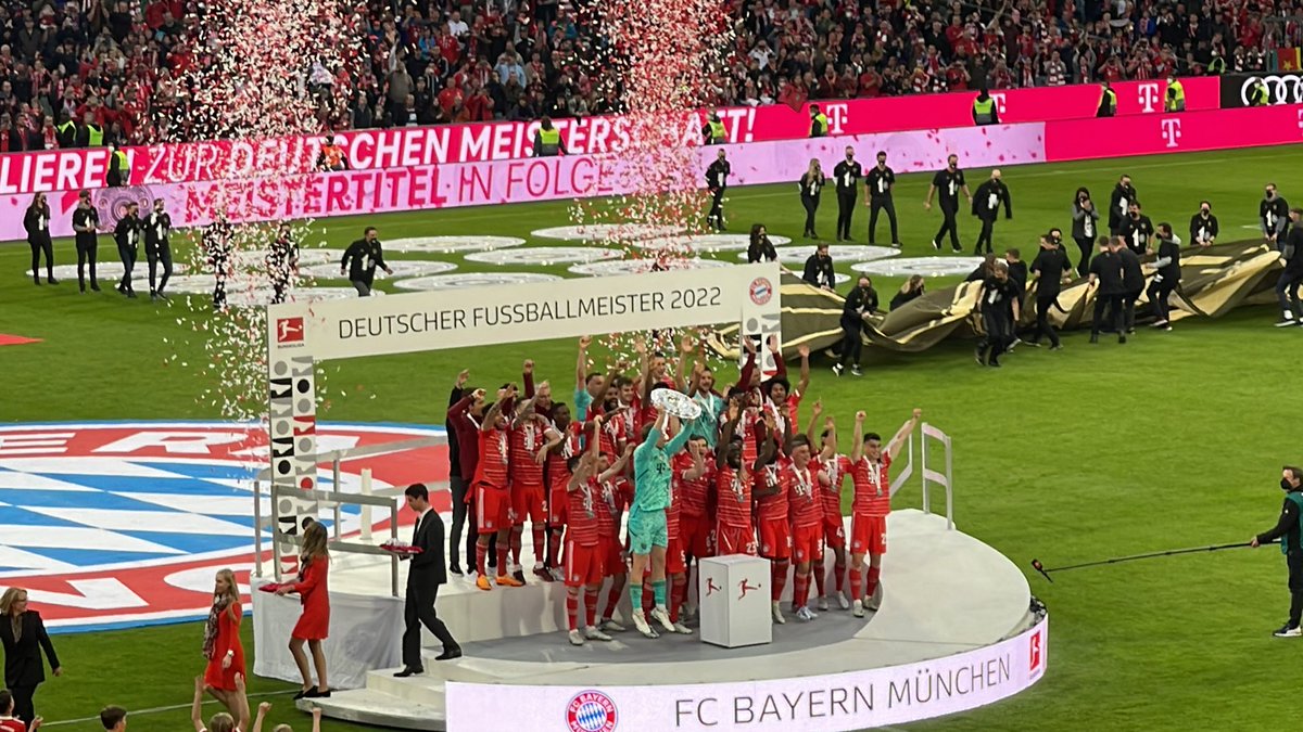 Some takeaways from a memorable afternoon:

-Thomas Müller is even more incredible to watch in person

-We need to normalize call-and-response celebrations in the US

-Watching a team lift a trophy after a 2-2 draw gave me strong NYCFC in CCL vibes

-#MiaSanMia and all that