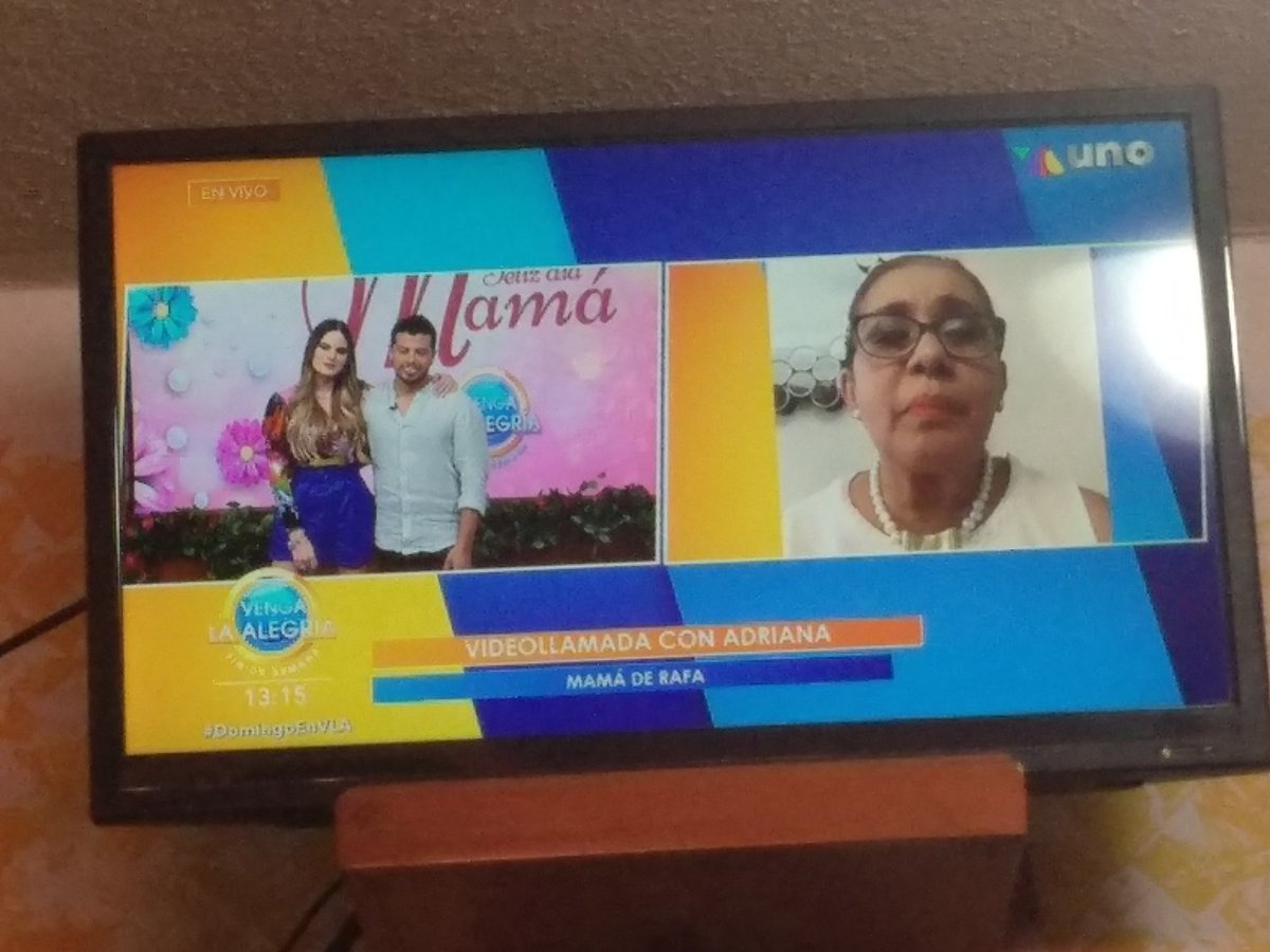 Yuyina_18's tweet photo. #DomingoEnVLA Que @RafaelSerdan me mande un beso por cada que llore viendo #VLAFDS me la he pasado llorando las casi 5 horas pero ahorita lloré más viendo la llamada con su mami.♥️
Rafa, eres un gran ser humano. ♥️ Te admiro mucho y tienes una gran mamá, estoy segura. ♥️ https://t.co/BqFjHlhdbJ