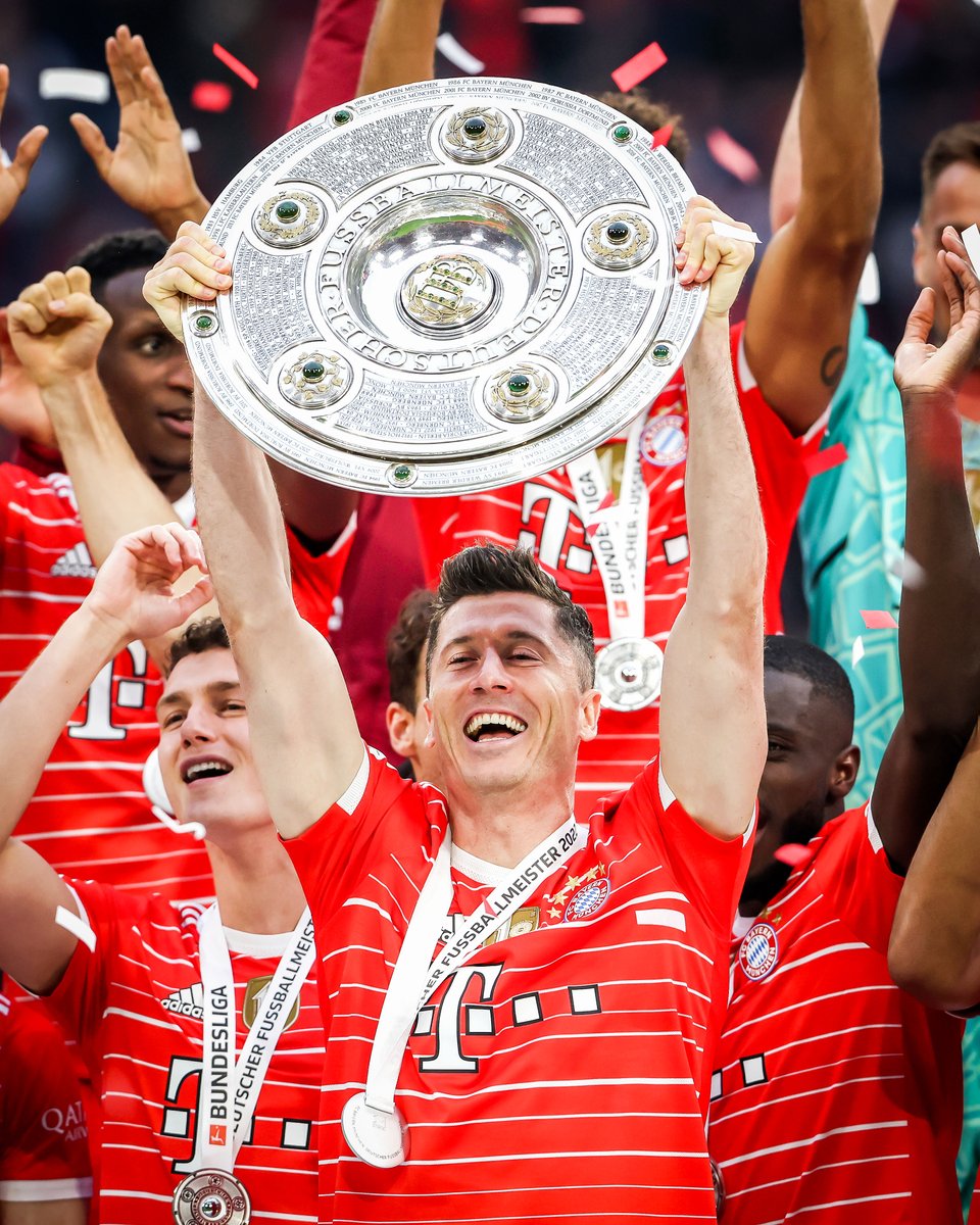 brfootball's tweet photo. Bayern get their hands on their 10th-straight Bundesliga title 🏆 https://t.co/3XhhM73z8N