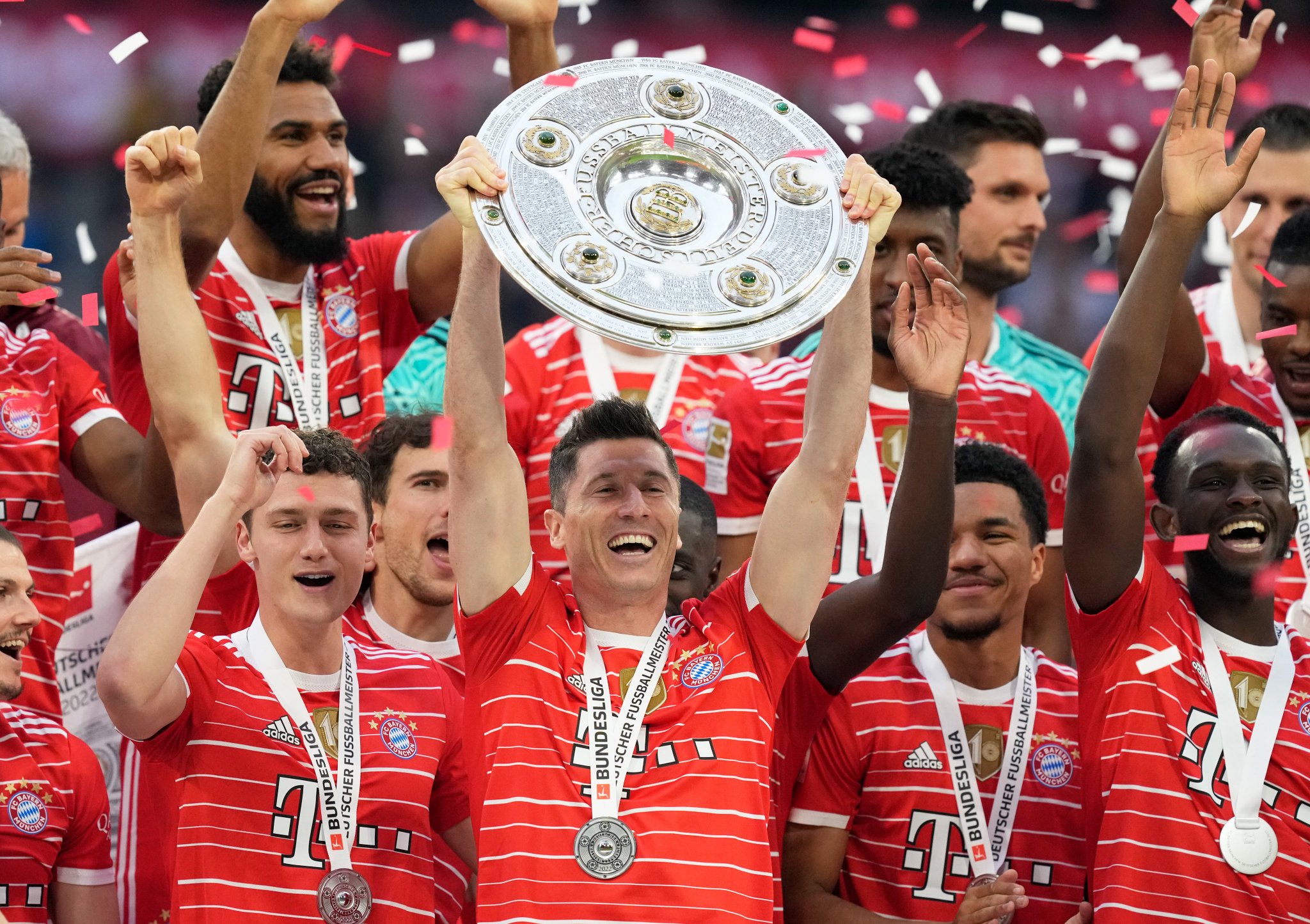 FC Bayern München Español on Twitter: "🙌🏆🙌🏆🙌 🏆 @lewy_official ...