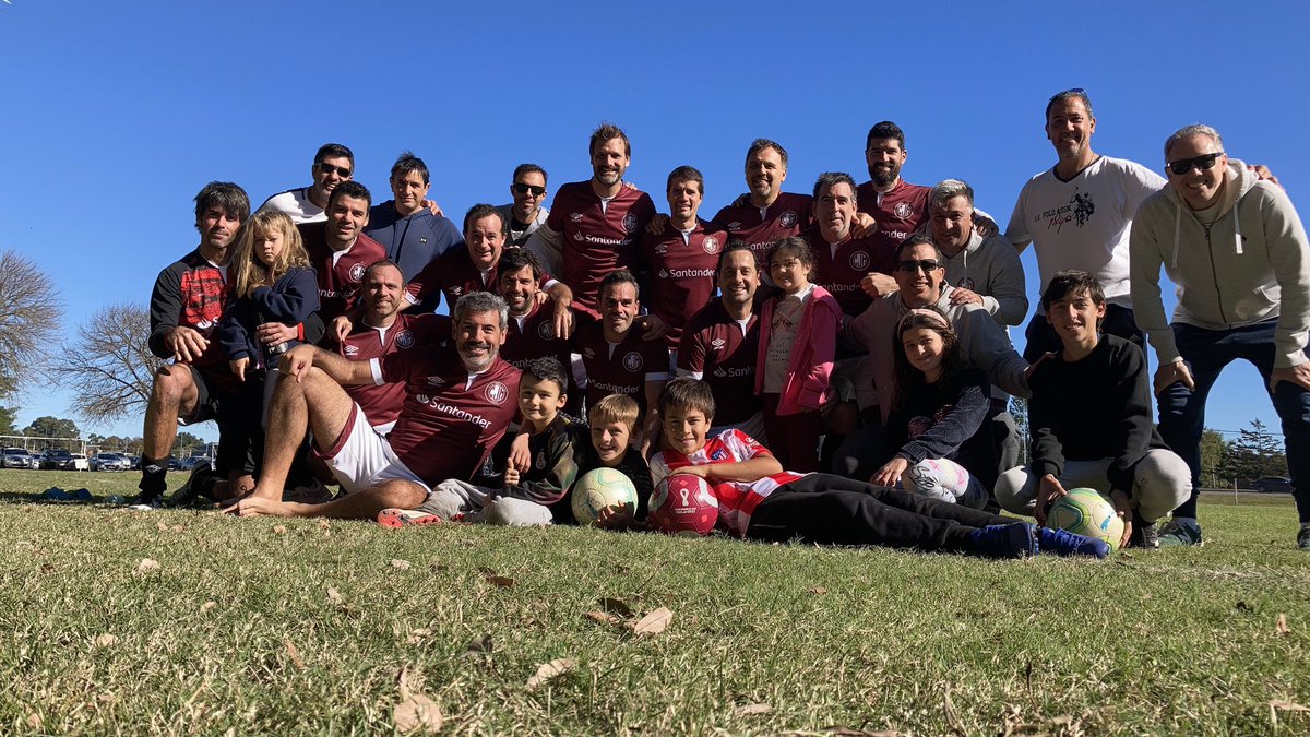 CJM_40's tweet photo. *PARTIDO DOMINGO 8/05*
*Rival*: Sampa
*Lugar*: Campo JMa. Ruta 101.
*Horario Citación*: 8:15hs
*Horario Comienzo*: 9hs
*Resultado*: 1 a 0
*Gol*: centro de Seba, la baja el @loco13com y Gero define notable!
Gran partido todos.
Somos un gran equipo…
Salu a la barra!!!! https://t.co/oU4FtH3DkI