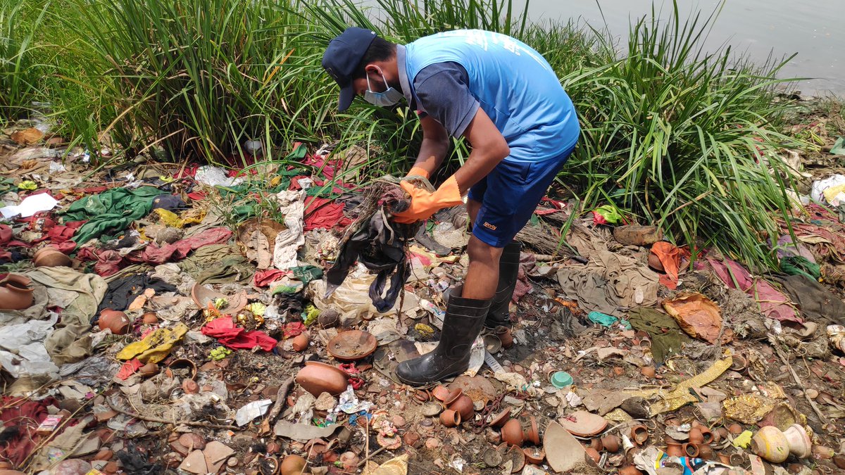 Pahchanfoundat1's tweet photo. #InsanTeriGangaMaily
#week67
#VoiceForGreenEarth
Clean up drive.
Today Volunteers of the organization collected almost 80 KGs of garbage today in support of National Campaign of National YouthNetwork.https://t.co/sWFC2zaGTD
#Pahchanfoundation #VoiceForGreenEarth #climateaction https://t.co/RduNJbMCzq