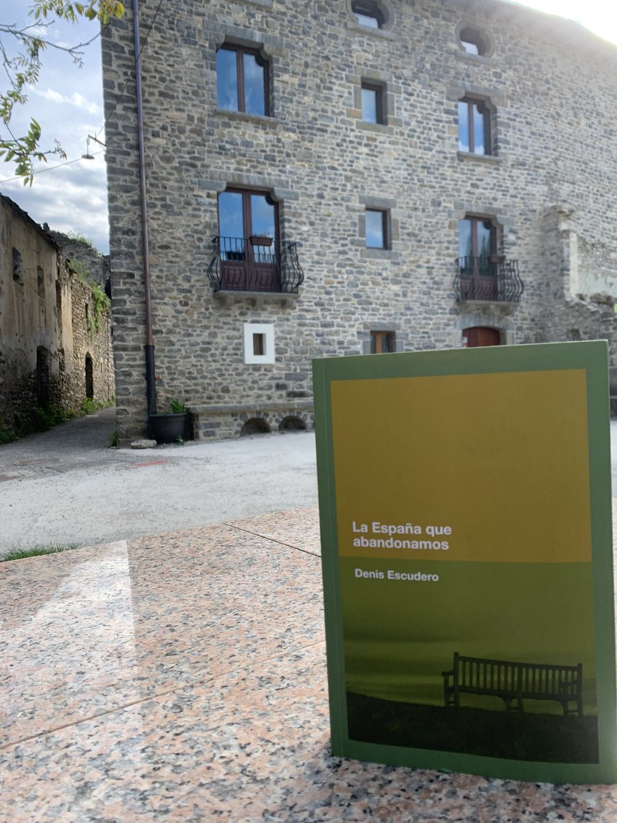 Que mejor sitio para empezar la lectura del libro La España que abandonamos no crees Denis??? Casa Agustín, Jánovas no rebla 💪🏻💪🏻💪🏻