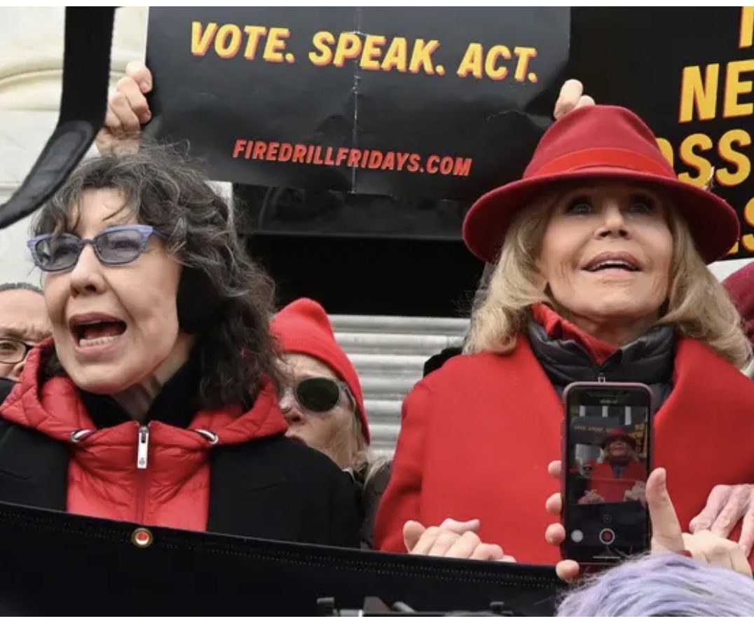 theedgewithtej's tweet photo. Sheros!!! @Janefonda @LilyTomlin so sad to say goodbye to #GraceAndFrankie what a masterpiece of a show! And what an inspiration you both are to all of us!!!! #Activism https://t.co/BhswcpFrew