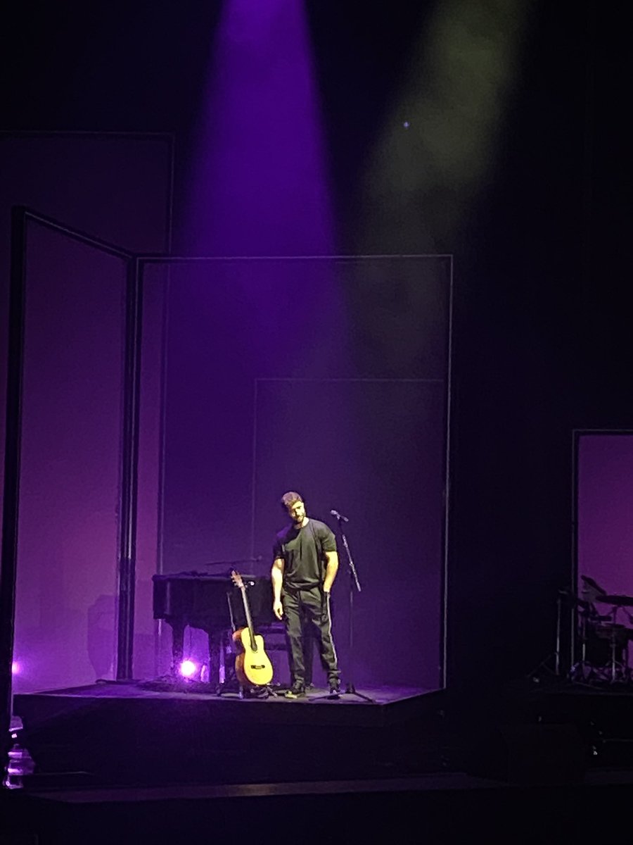 debolafite's tweet photo. Por supuesto, @pabloalboran no defrauda. Con guitarra, con piano, a cappella, como quiera que sea, increíble 🥺❤️ https://t.co/mPhcrmldkS