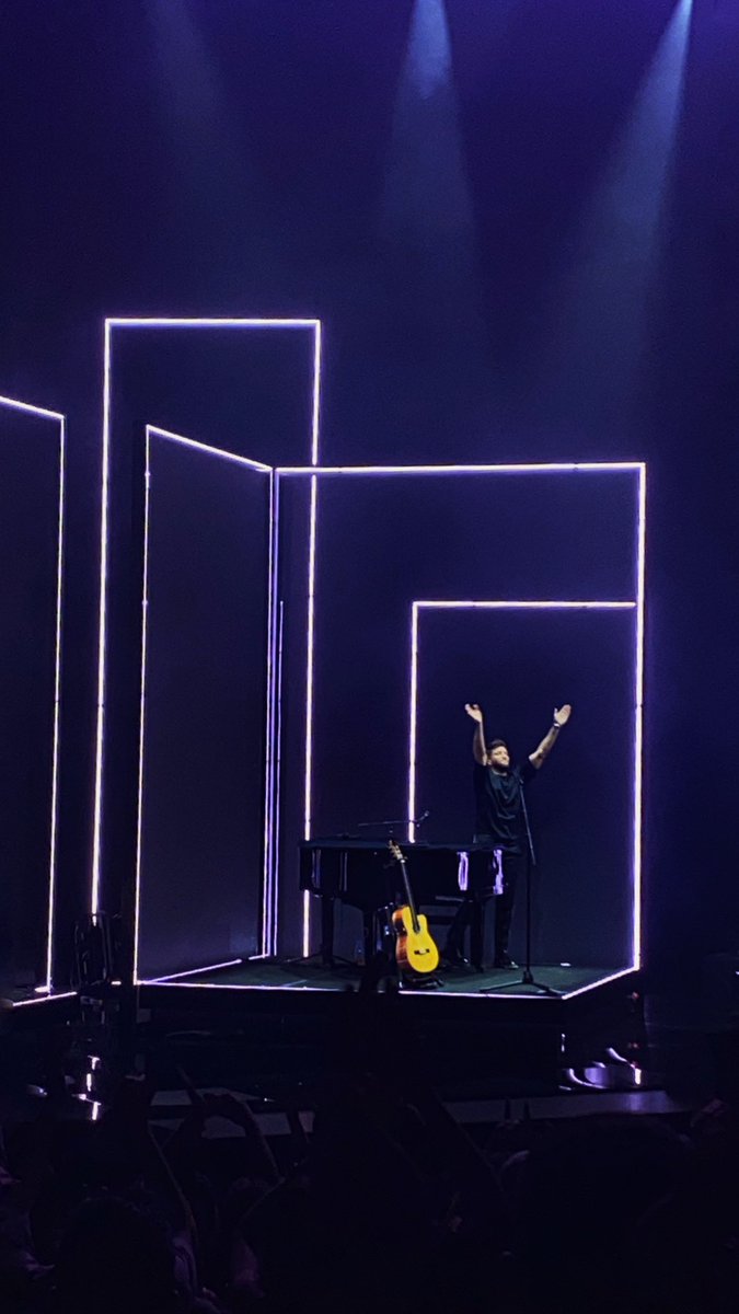 debolafite's tweet photo. Por supuesto, @pabloalboran no defrauda. Con guitarra, con piano, a cappella, como quiera que sea, increíble 🥺❤️ https://t.co/mPhcrmldkS