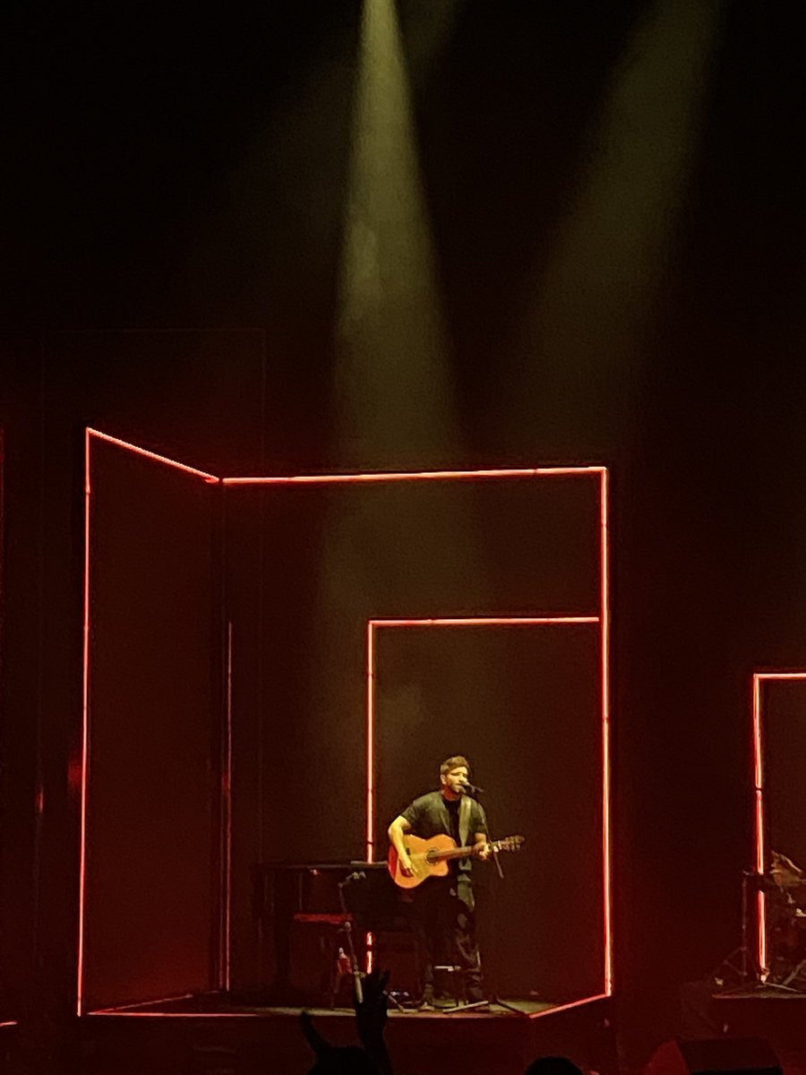 debolafite's tweet photo. Por supuesto, @pabloalboran no defrauda. Con guitarra, con piano, a cappella, como quiera que sea, increíble 🥺❤️ https://t.co/mPhcrmldkS