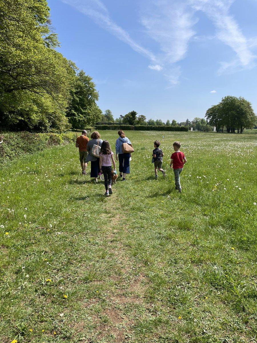 16plusGlosDM's tweet photo. Beautiful day for a walk round the Bathurst Estste in Cirencester!  @CGHospCharity #WalkForWards #ImWalkingfor @16plusGlosDM @gloshospitals https://t.co/MJU6TFSJER