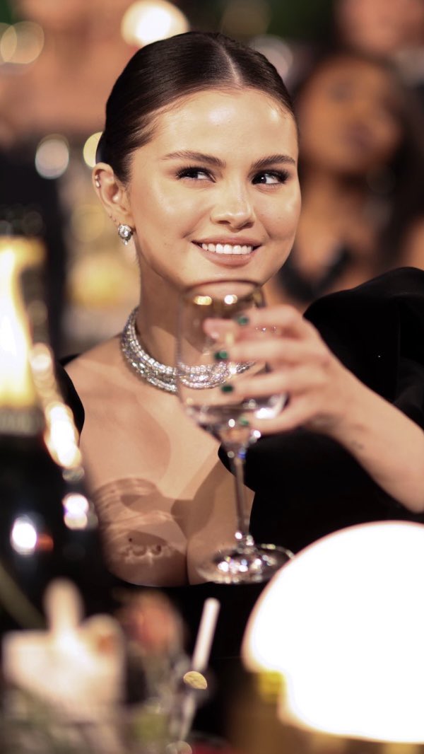 rarexosouvenir's tweet photo. life is good for selenators rn https://t.co/sYfOrm80sx