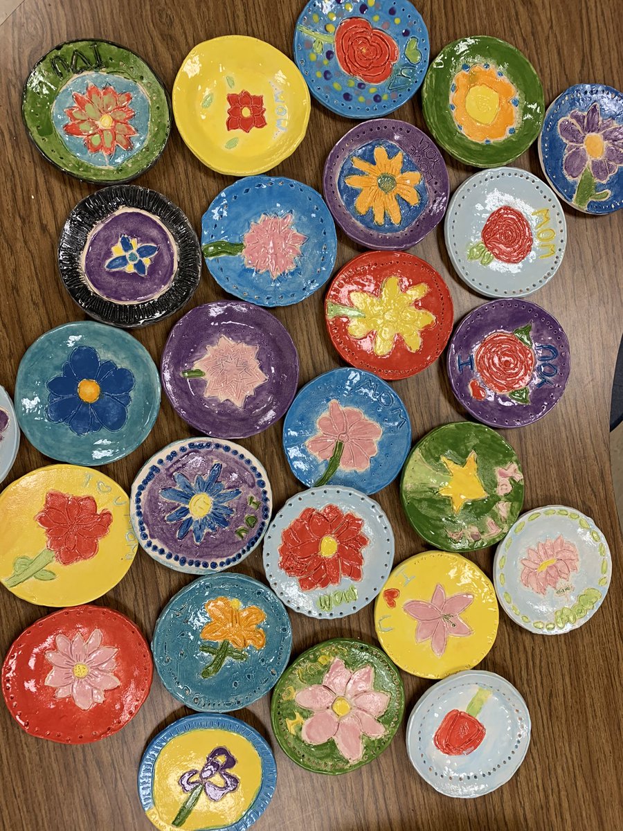 artteachdorff's tweet photo. Happy Mother’s Day!
#WEareLakota                   @VgEagles https://t.co/K9JM0HC5vr