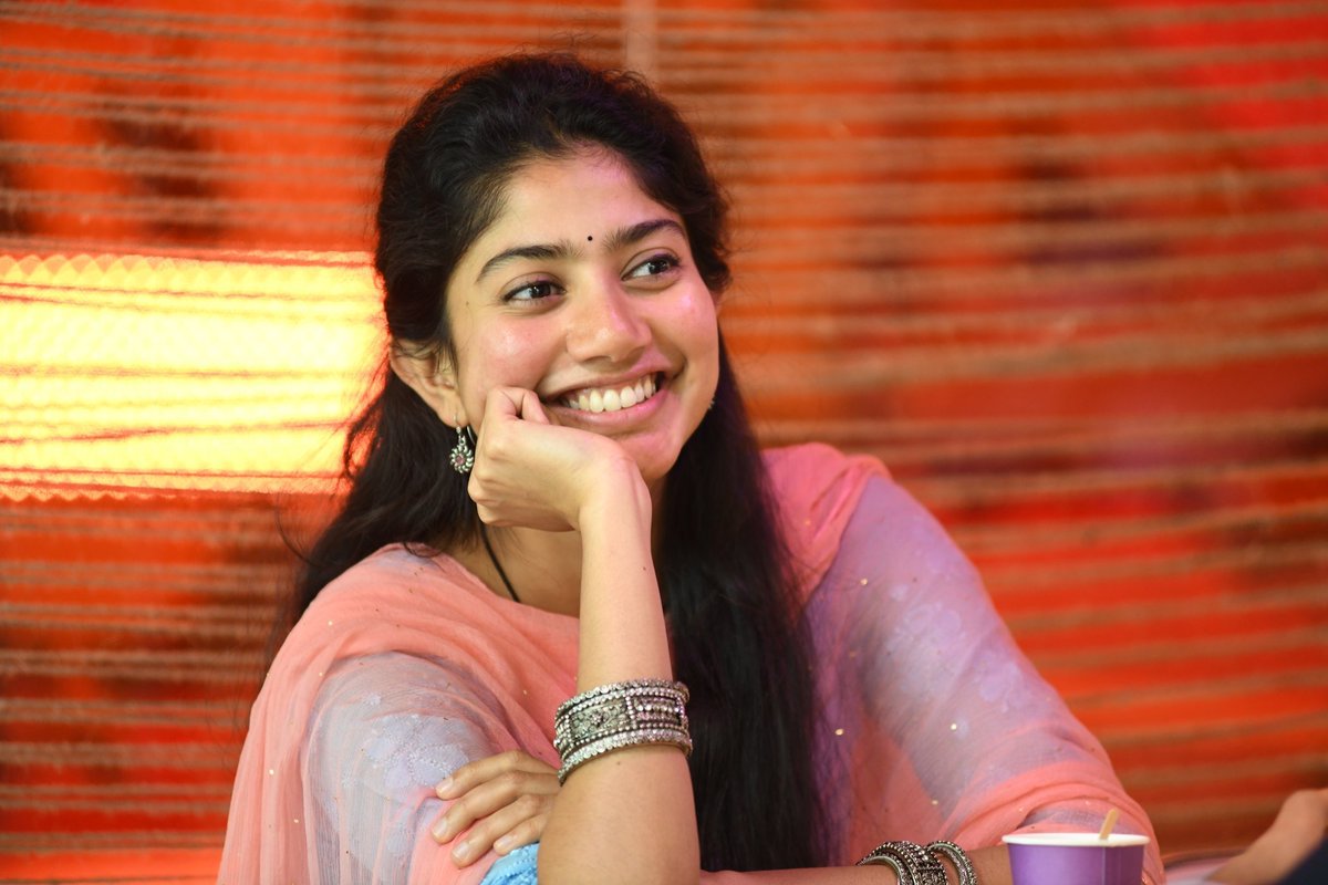 Join us in wishing the 'Dashing & Dance Queen' of Indian Cinema Doctor @Sai_Pallavi92 a Very Happy Birthday😍 😘 

#OracleMovies 
#HBDSaiPallavi #saipallavi #HBDsaipallavi #DancingQueen #ShyamSinghaRoy 😍❤