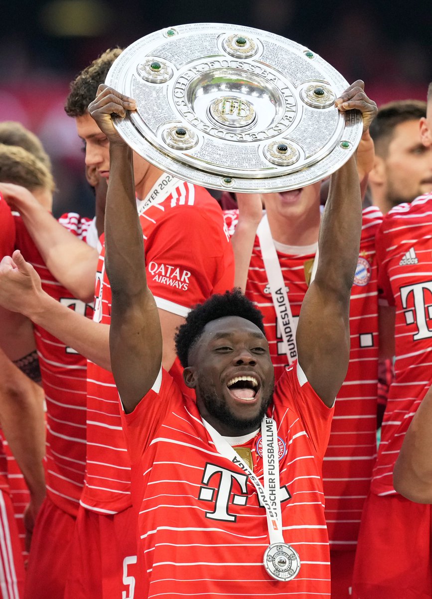 FCBayernAr's tweet photo. الدرع لا يليق إلا بالبافاري! ✨

#ميا_سان_ميا https://t.co/ucz0IPnqjM