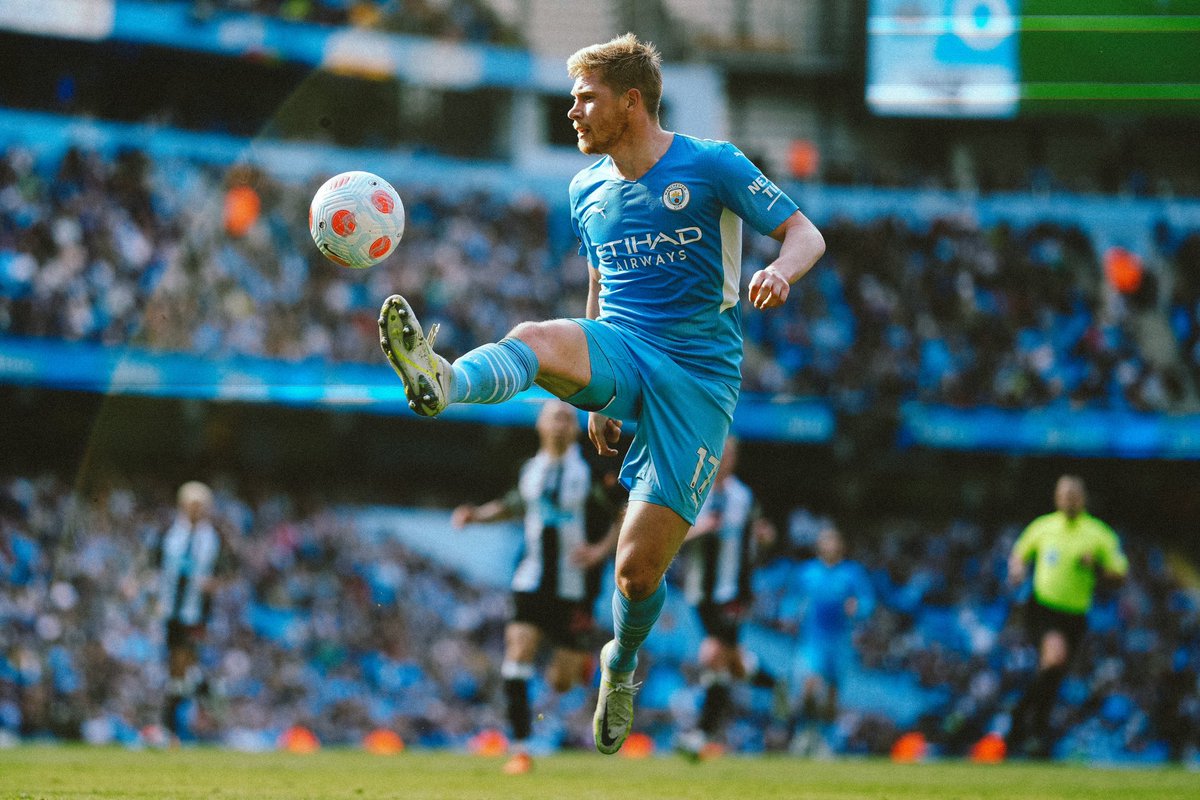KevinDeBruyne's tweet photo. One step closer! https://t.co/2QO0JIGJgF