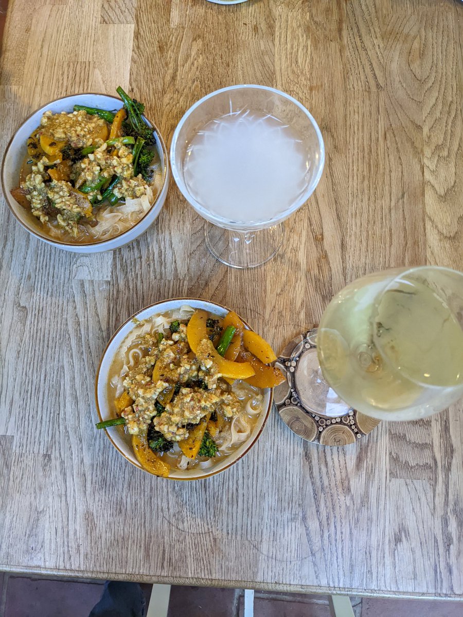 alistair_hey's tweet photo. Vegan butternut squash and broccoli laksa https://t.co/2kGkFAD7Tu