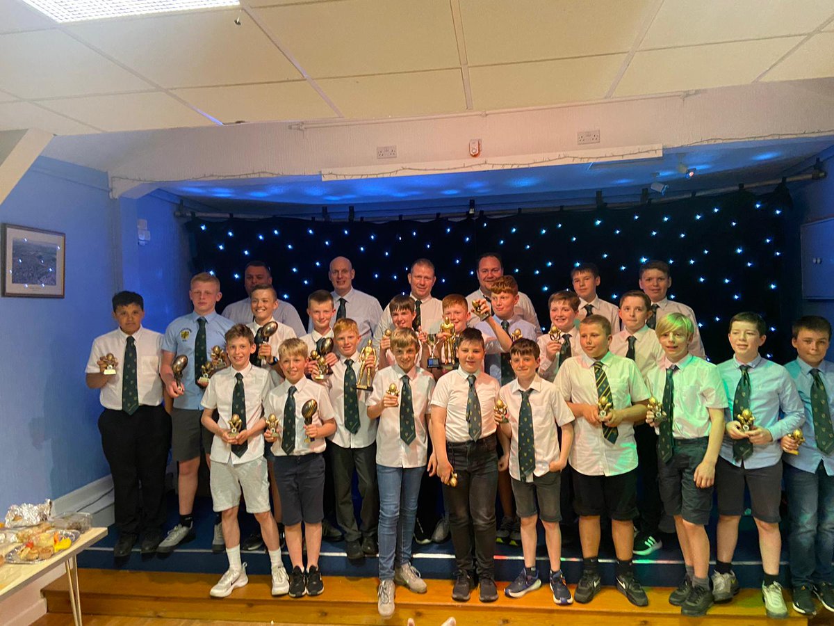 TBearathon's tweet photo. Day off running for me. Had our @FramptonRFC under 12 rugby presentation this evening. Mum says I look scruffy even when I wear a tie 😳🤣 @GRFUrugby #upthefram #Rugbyaward #sundayvibes #shirtandtie https://t.co/ha0EEL9Vwk