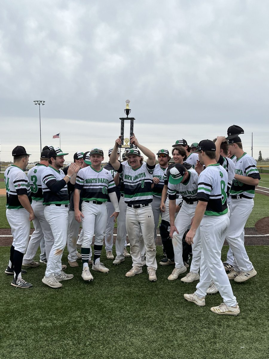 NCBA_NorthPlain's tweet photo. Congrats to the 2022 Northern Plains Regional Champions - @undclubbaseball 🏆

#NCBA #NorthernPlains #RoadToPA https://t.co/E1HJkrsOgw