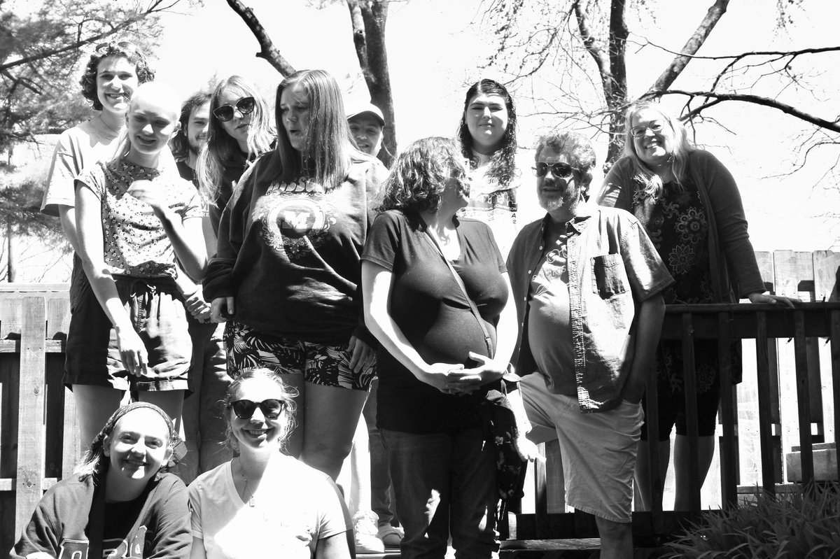 MonmouthEnglish's tweet photo. Yep. This is what @MonmouthCollege English majors look like trying to get organized for a pic. But the outdoor dept gathering @sweatervestboy ‘s place has much smart , fun conversation #Rollscots https://t.co/OgkLD6uwHA