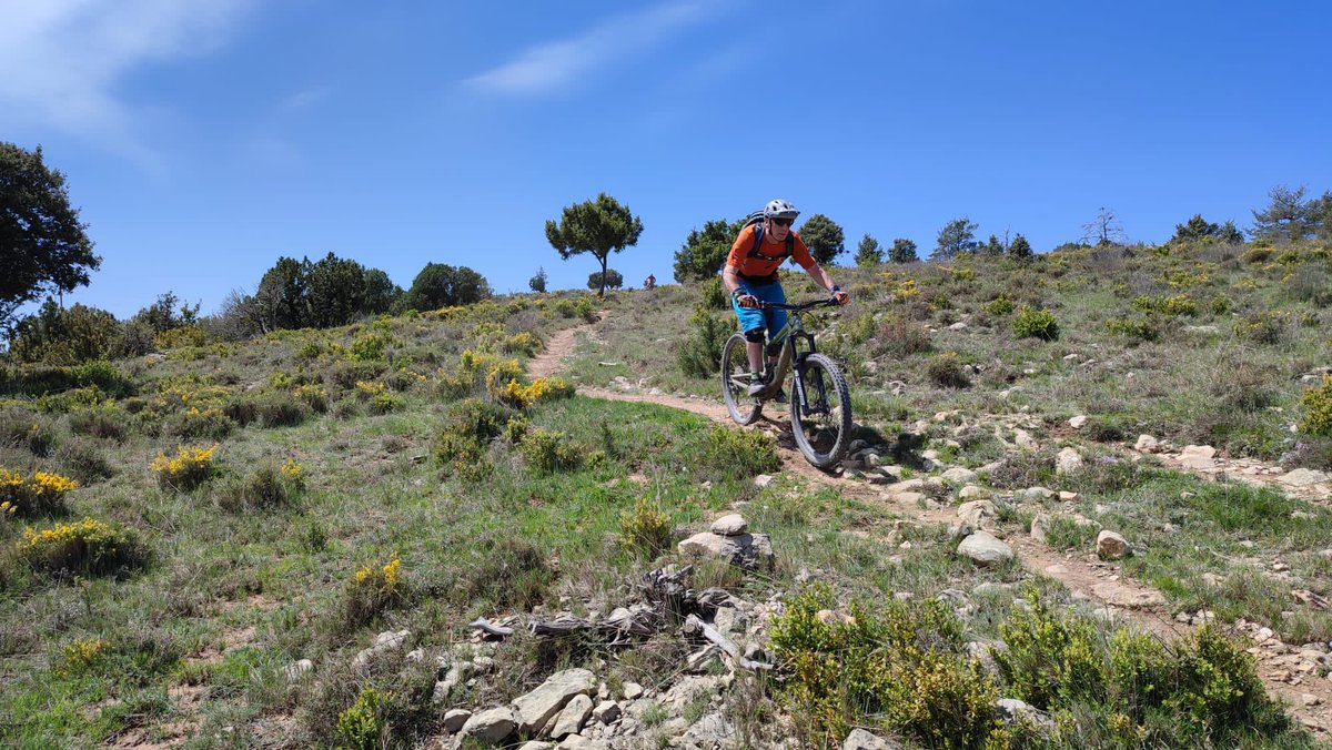 P_HEDGEHOG's tweet photo. A few more from the guides. First 2 show the scale of the place #mtb #basquemtb https://t.co/TRfYoz5nGc