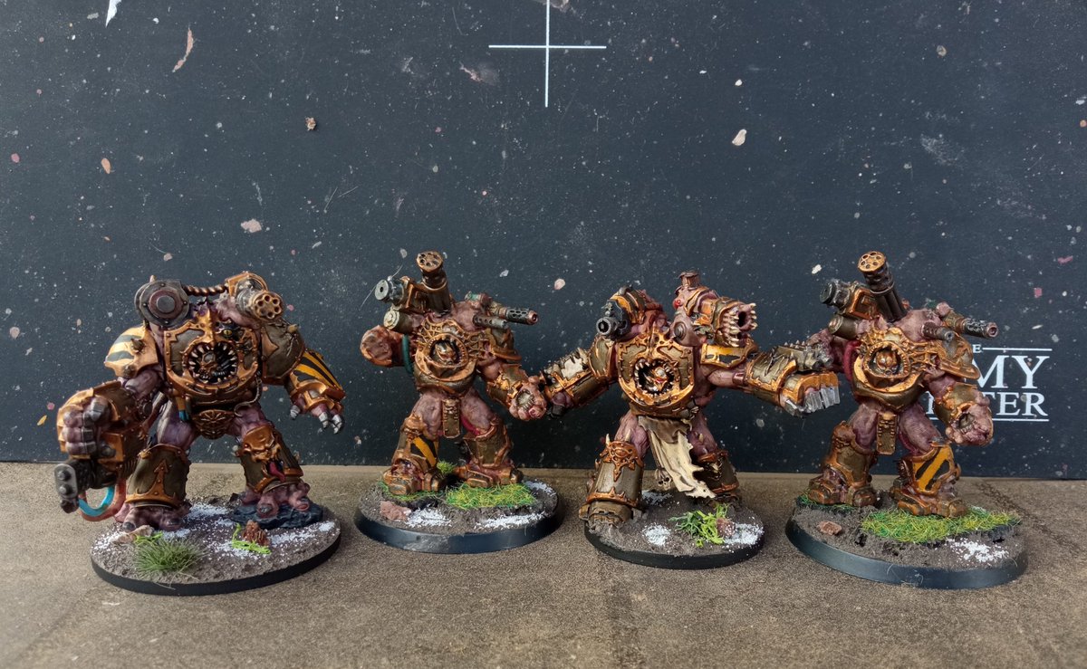Stiem_Gaming's tweet photo. Y para compensar el parón... Este #dominingo tengo 4 Arrasadores del Caos (obliterators, que los llaman ahora). Dos de GW y dos alternativos de Wallapop
@ivanminiaturas @BarbuDuTerror estas son las minis de esta mañana. He usado el corcho para subir altura a los no oficiales 😂 https://t.co/YbKL1HDcn7