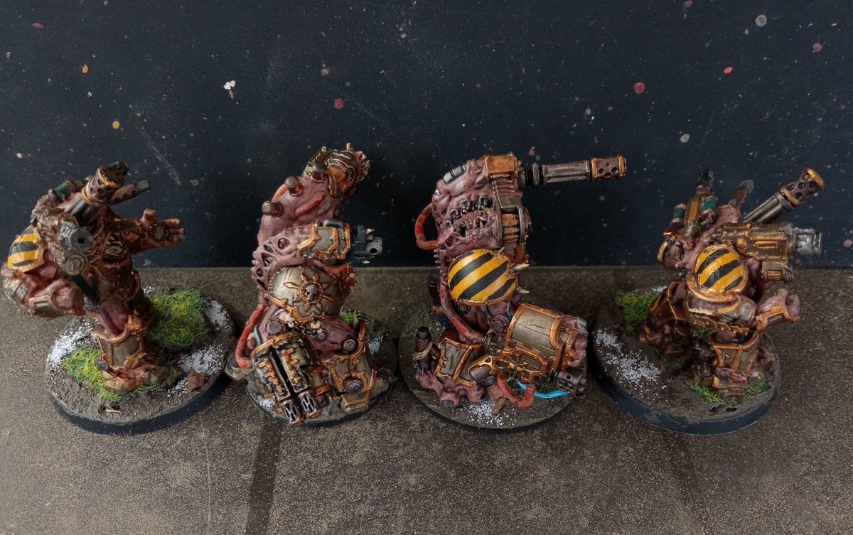Stiem_Gaming's tweet photo. Y para compensar el parón... Este #dominingo tengo 4 Arrasadores del Caos (obliterators, que los llaman ahora). Dos de GW y dos alternativos de Wallapop
@ivanminiaturas @BarbuDuTerror estas son las minis de esta mañana. He usado el corcho para subir altura a los no oficiales 😂 https://t.co/YbKL1HDcn7