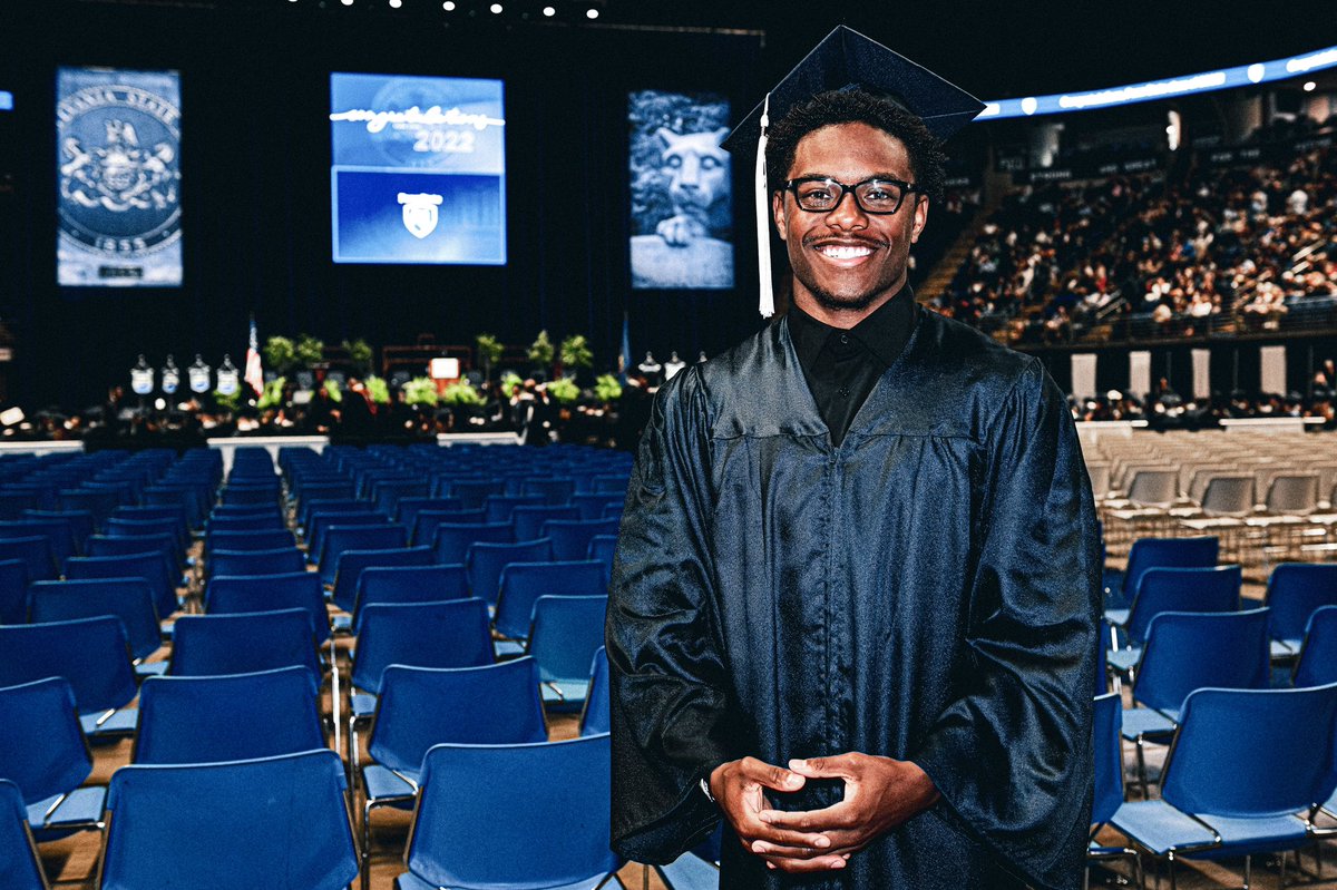 sportingnews's tweet photo. Commanders rookie WR Jahan Dotson wasn't going to attend his graduation at Penn State so he could practice with his new team.
But coach Ron Rivera told him to attend because it's a "once in a million type of thing." So he did 🎓
📸 @JahanDotson https://t.co/ju1IXjKbxK