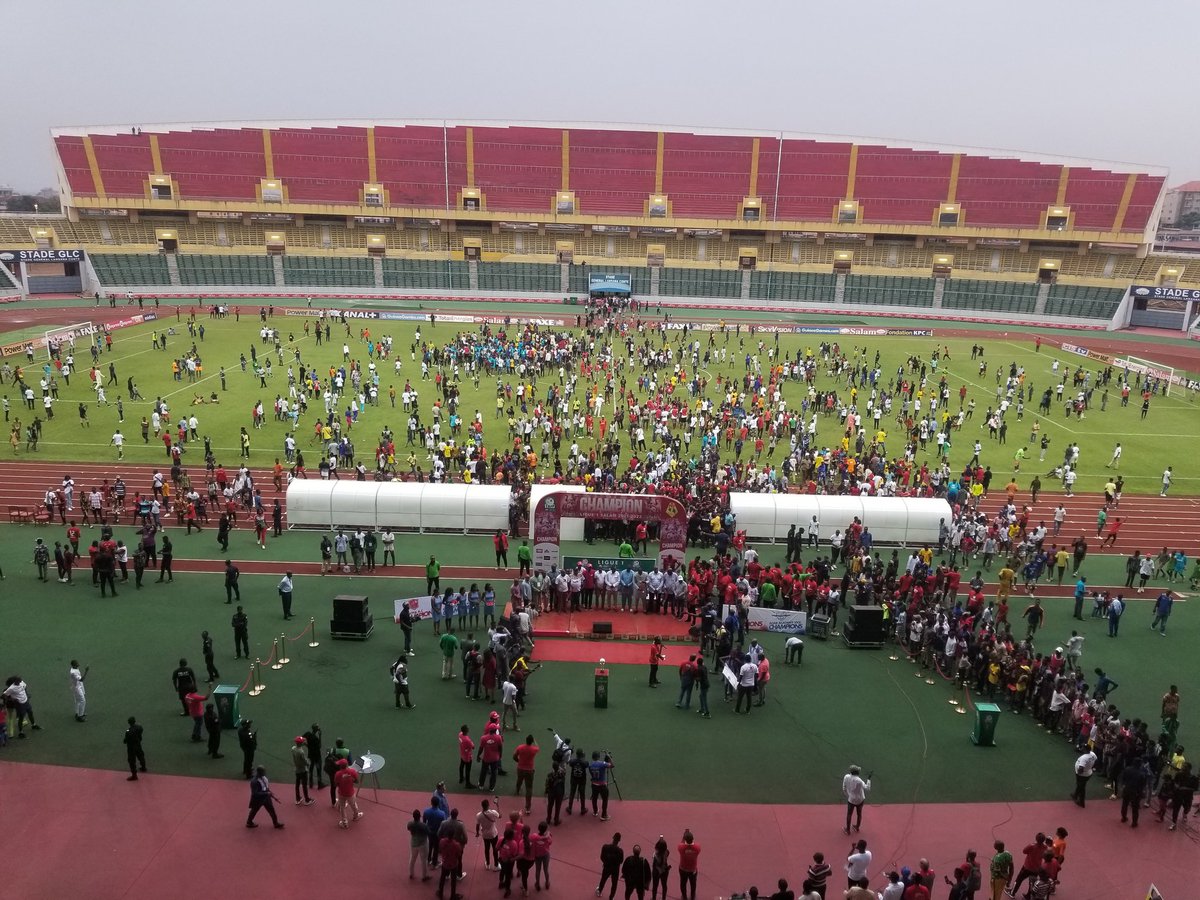 bagoubarryGN's tweet photo. #Guinee #kibaro #Ligue1Salam 
Le @HACofficiel s'impose 1-0 contre SOAR et célèbre son titre de champion avec ses supporteurs. La saison est terminée. Rendez-vous la saison prochaine.... https://t.co/20cuCGWIfV