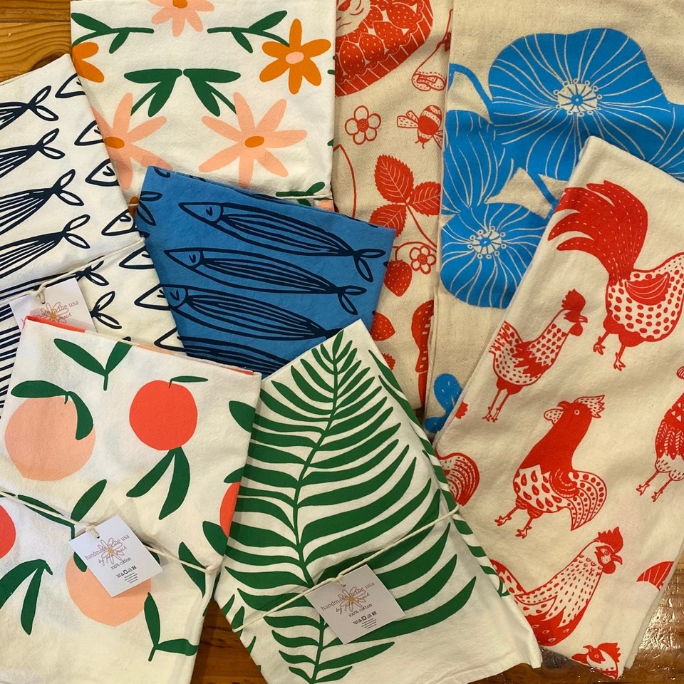 locopops's tweet photo. Gifts for every mom in your life 
🍊Tea towels 🛁 Bath &amp; body 🕯️Candles, Magnets, Sachets ☕️ Coffee &amp; Tea

#mothersdaygift #shoplocaldurham #supportlocal #shopsmall #madeinnc #durhamnc #durm #bullcity https://t.co/MX0Lj5YRSw