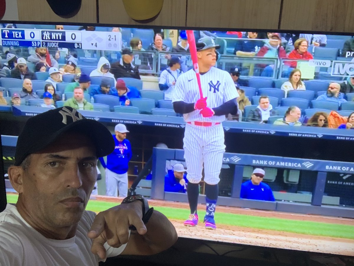 samuelm014's tweet photo. #IVCMLB No se diga mas…. Excelente domingo de beisbol con #NYY Por IVC…!!! Saludos  desde los Magallanes de catia…!!! https://t.co/0Rjj3ubAnH