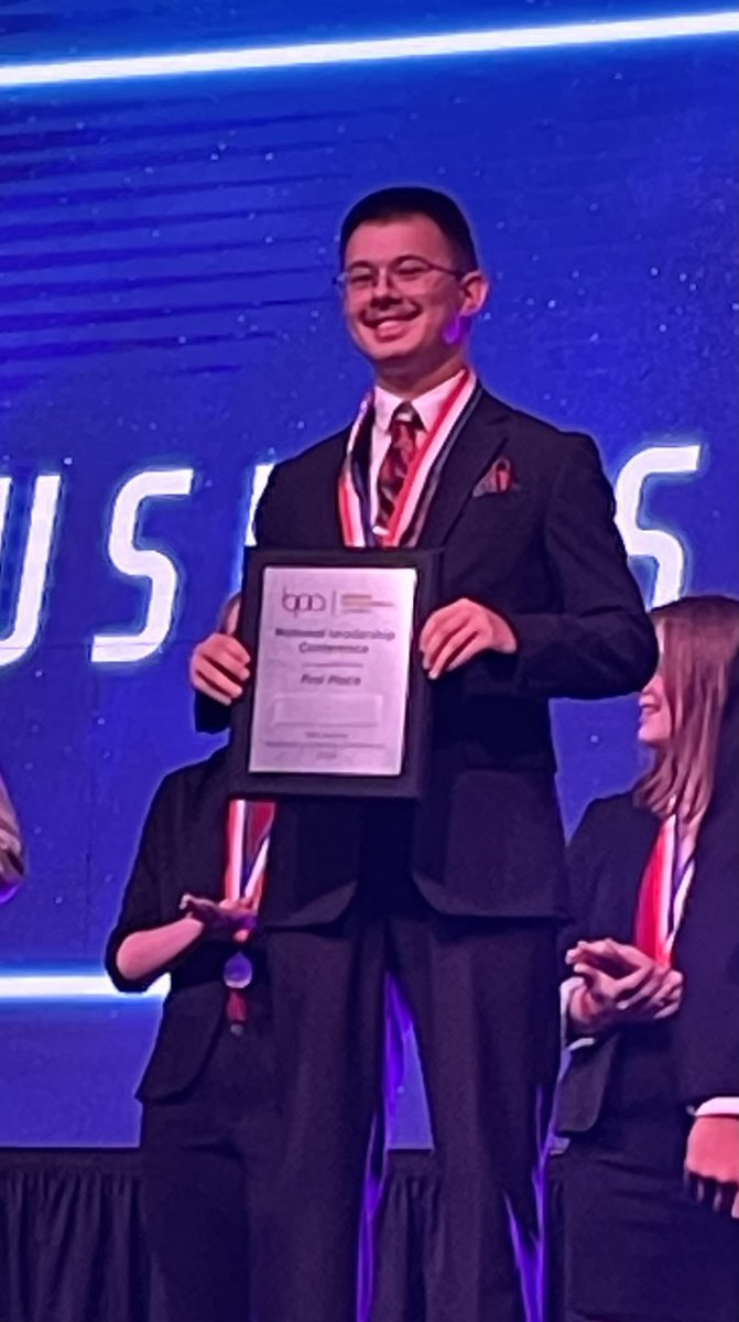 gwenelder's tweet photo. Woo hoo!  Our students performed exceptionally well at their national competition. @AMCHSWeb @National_BPA.
Will Wang. National Champ. Java Programming. 
Gideon Ong. National champ. Business Law and Ethics. 
Economic Research Team. National top 10. https://t.co/FYDTV8P3Pz