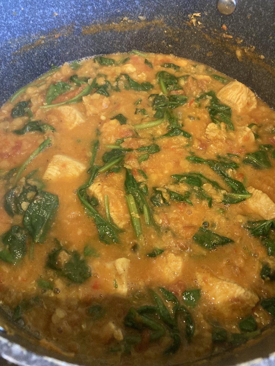 LouBcakes's tweet photo. I have truly surpassed myself with my poor #timemanagement tonight, but I have to say, it smells damn good! #dinnerislate #chickensaag #currynight #homemade https://t.co/IoJIDG7bxB
