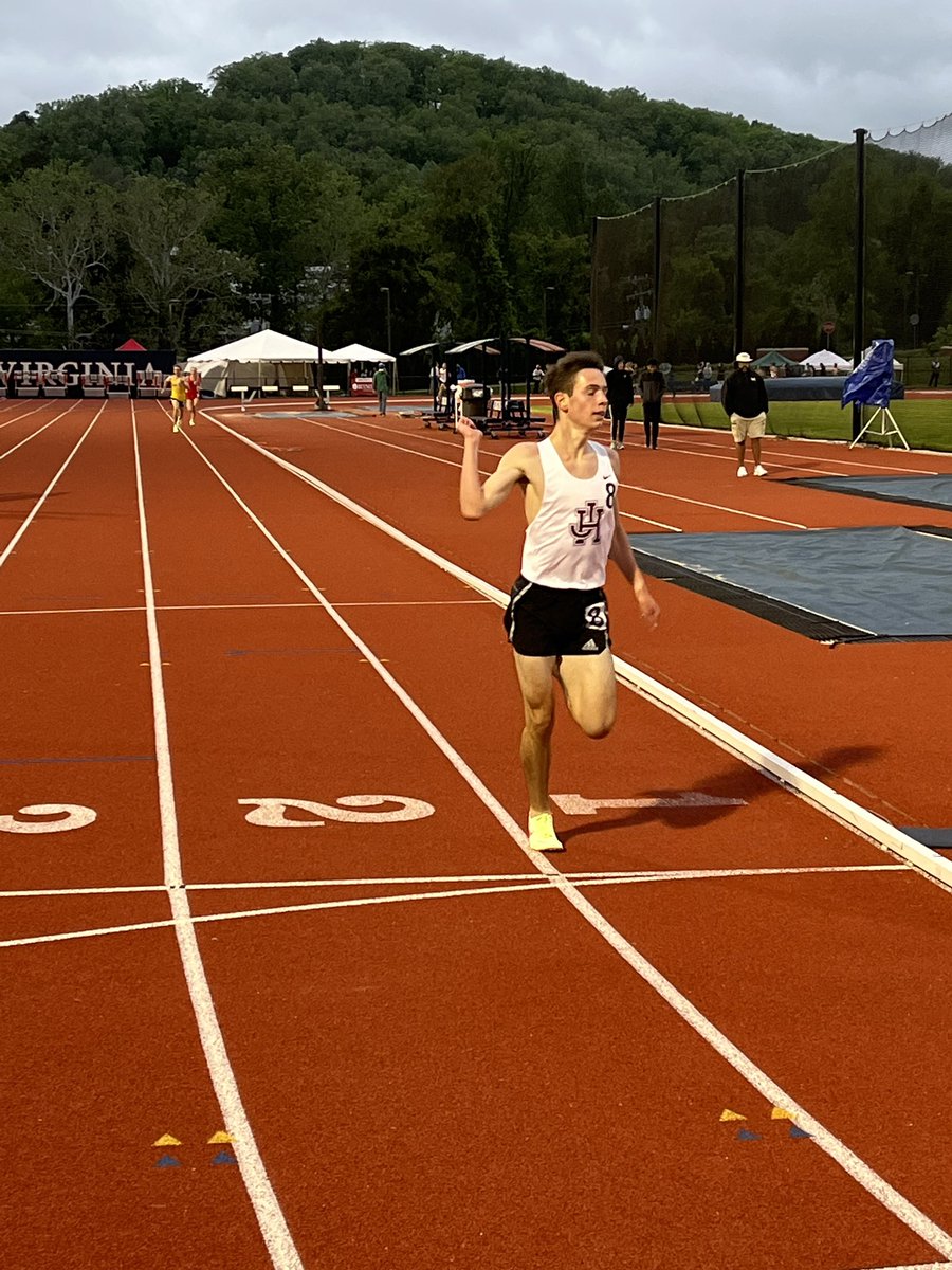 DogwoodTrack's tweet photo. @ann_deidre @MudpuppyPugh @milestatdotcom Boys 3200m heat winners https://t.co/Ibw0NyfTYM