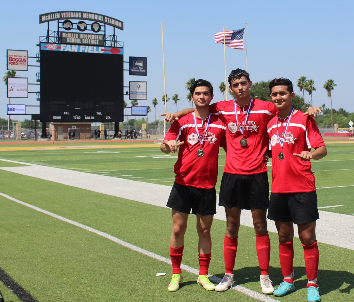 memorial_team's tweet photo. Así termina nuestra temporada, con 3 de nuestros seniors representando a Mcallen Memorial en el All-Star Game RGV 2022.
Muchas Felicidades y gracias por esta gran aventura.♥️🐎
@josecarlosssss3 
@luiscardenas04_ 
@angeljaredrdz 
-
-
@ramjrcastillo @Riosportslive @Pride_Mustangs https://t.co/r1wod3cSeD