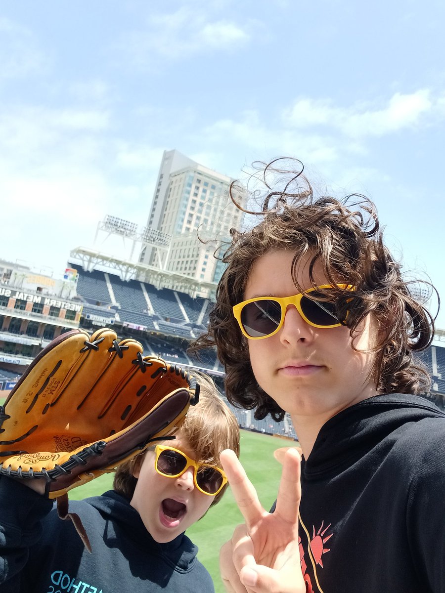 31_Playz's tweet photo. Trying to get ourselves on thebig tv screen! #TimeToShine https://t.co/e4Tcz91cCV