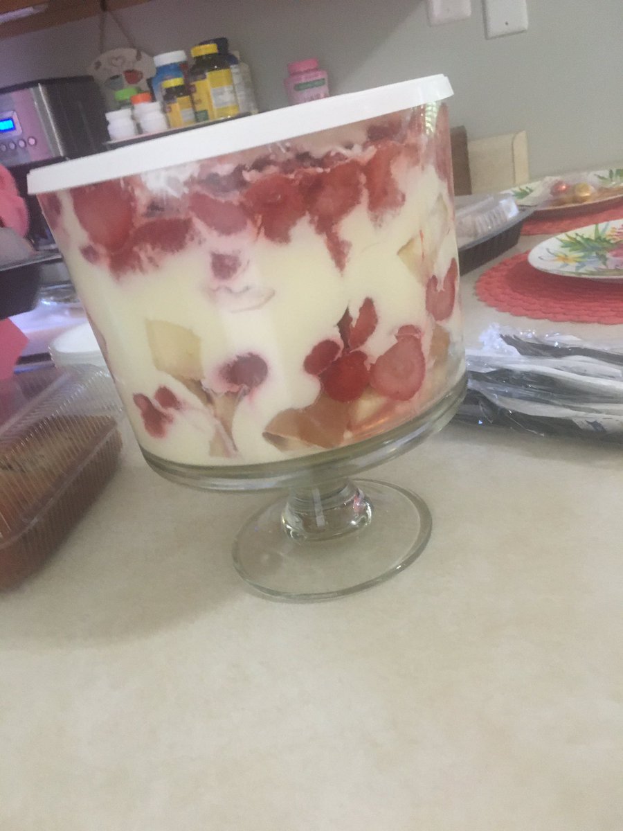AislynnRafferty's tweet photo. Happy mother’s days to the best mom ever. It was a pleasure making this trifle with you. #loveyoumom #mothersday https://t.co/SNf0nulIs2