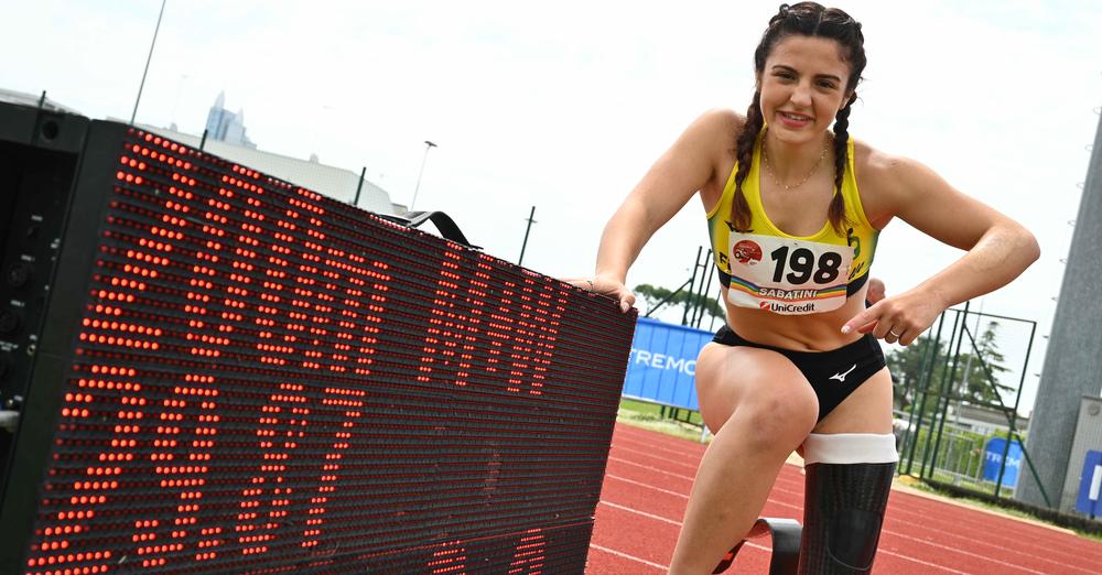 Straordinaria Ambra Sabatini. Alla prima prova stagionale, record del mondo nei 200 metri T63, prima atleta a scendere sotto i 30 secondi in questa specialità. 
Grande Ambra, applausi a scena aperta per te   💪