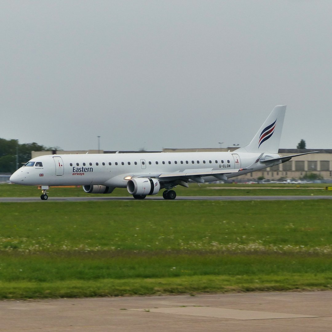 Michaelflying28's tweet photo. Eastern Airways Embraer ERJ-190-100 LR G-CLSN arriving at Doncaster Airport from London Biggin Hill Airport. 

#eastern #easternairways #embraer #embraerlovers #weloveembraer #embraerstories #embraerejet #embraerejets #ejet #ejets #e190 #emb190 #embraere190 #erj190 #erj https://t.co/jae0GqlylY