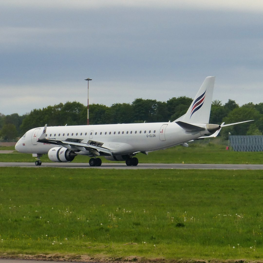 Michaelflying28's tweet photo. Eastern Airways Embraer ERJ-190-100 LR G-CLSN arriving at Doncaster Airport from London Biggin Hill Airport. 

#eastern #easternairways #embraer #embraerlovers #weloveembraer #embraerstories #embraerejet #embraerejets #ejet #ejets #e190 #emb190 #embraere190 #erj190 #erj https://t.co/jae0GqlylY