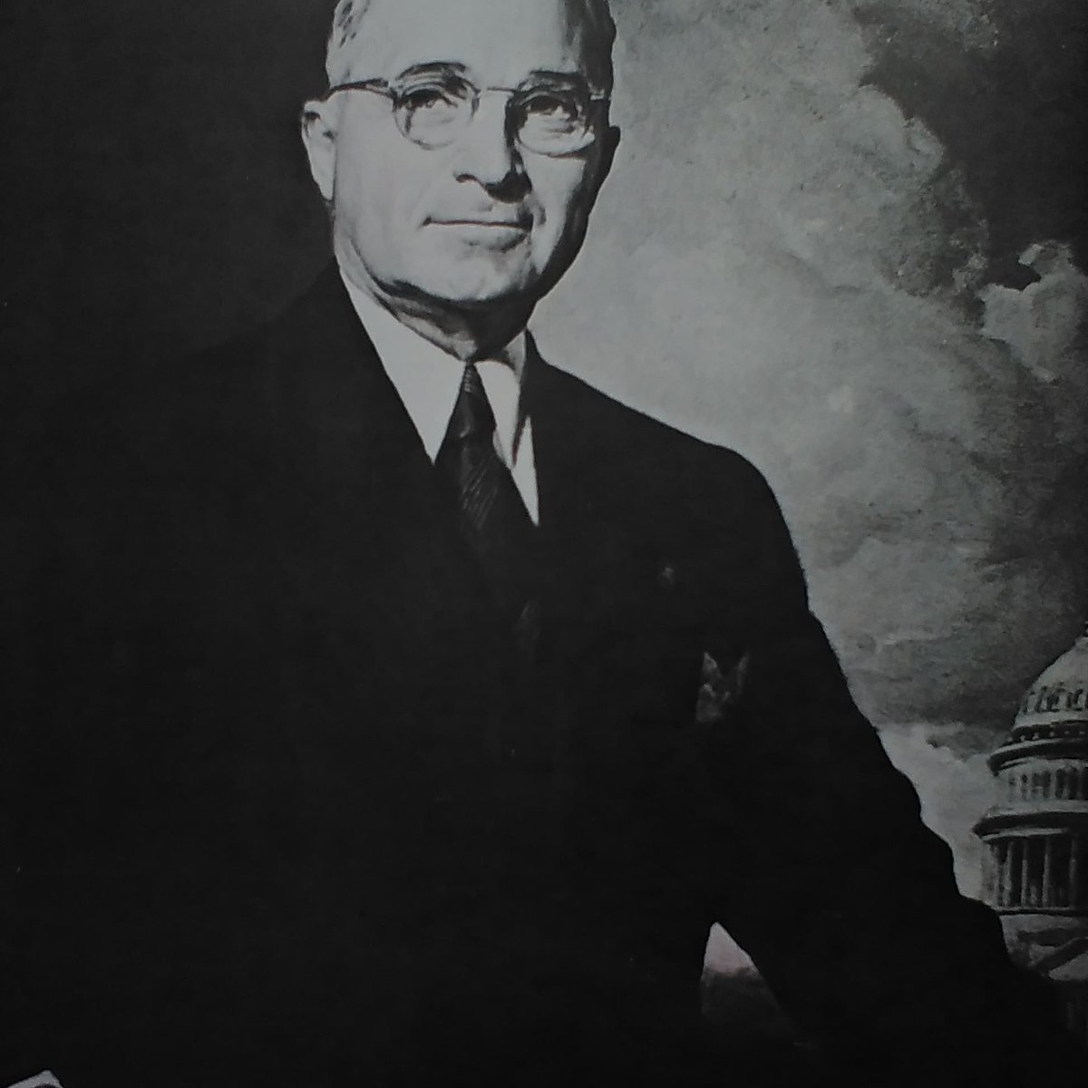 GIPPER1992's tweet photo. 🎶 Happy Birthday 🎶 to Harry S Truman born on May 8, 1884 in Lamar MO.
He served as the 33rd POTUS  (1945-1953).
🇺🇸 🦅 🇺🇸 🦅 🇺🇸 🦅 🇺🇸 🦅 https://t.co/XOhNle3M9T