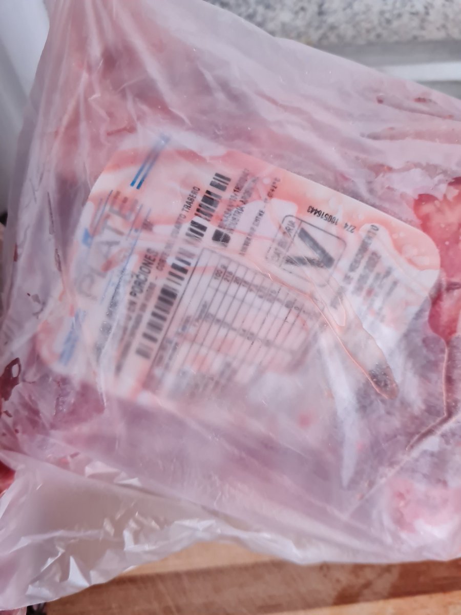 francylem's tweet photo. @LIDERcl hasta cuando venden carne edionda!! Ayer compré lomo liso y venia en mal estado en el Lider Norte de Antofagasta #Cochinos #VendenCarnePodrida #Sinverguenza #Antofagasta  #LiderNorteAntofagasta Basta!! No compren carne en el Lider Antofa #Sernac quien fiscaliza? https://t.co/l3qPpOtx6a