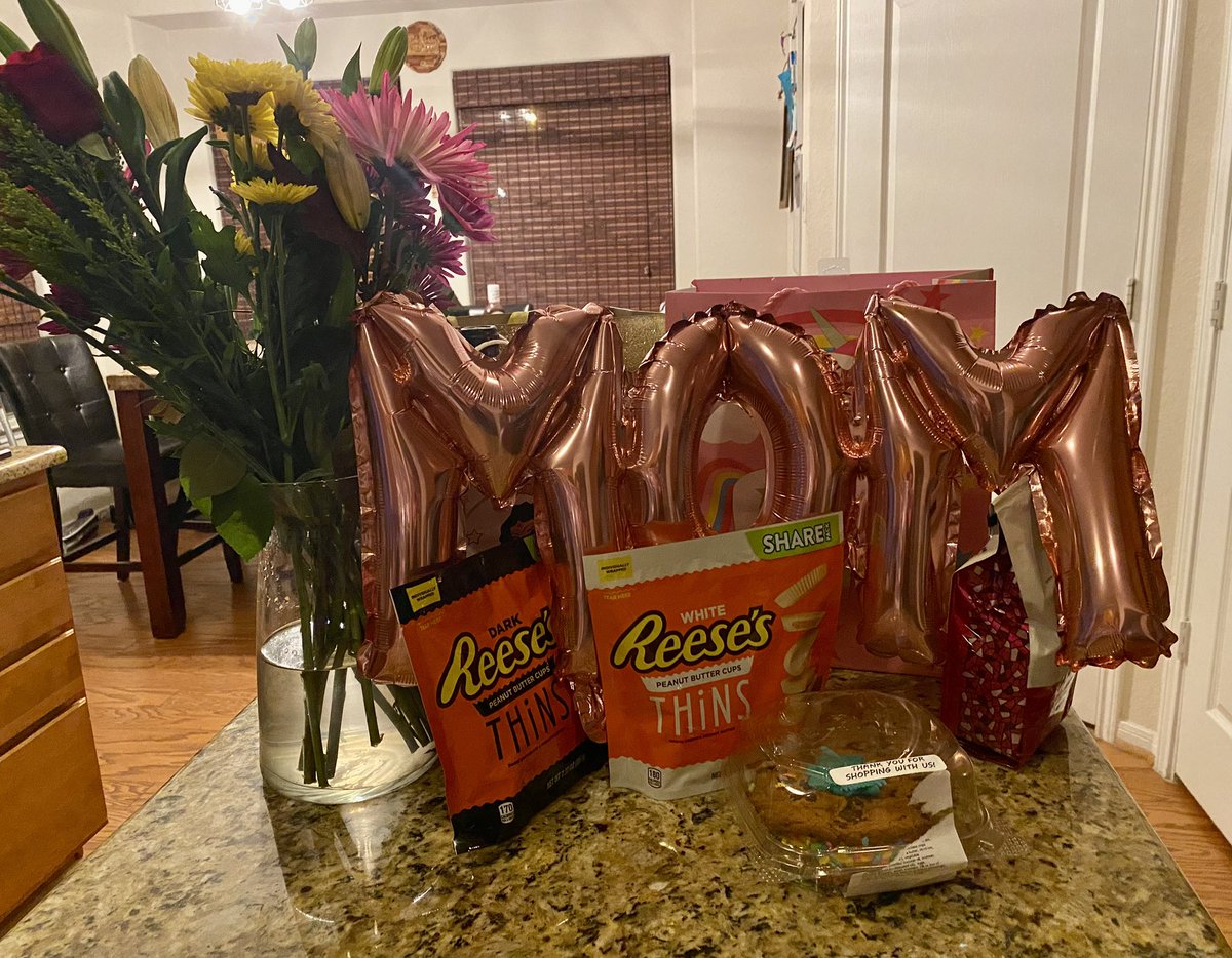 ErinDurhamLIB's tweet photo. My boys spoiled me!!! 💗#HappyMothersDay  #boymom https://t.co/tayuSmkK54