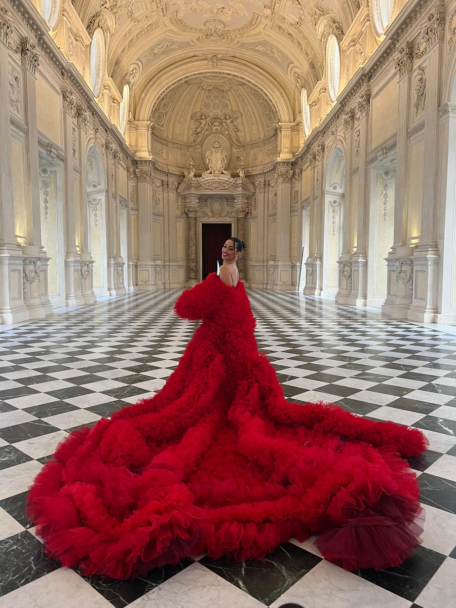 yaaaas ! the queen in the palace 👑 #LlegóLaMami 
@ChanelTerrero