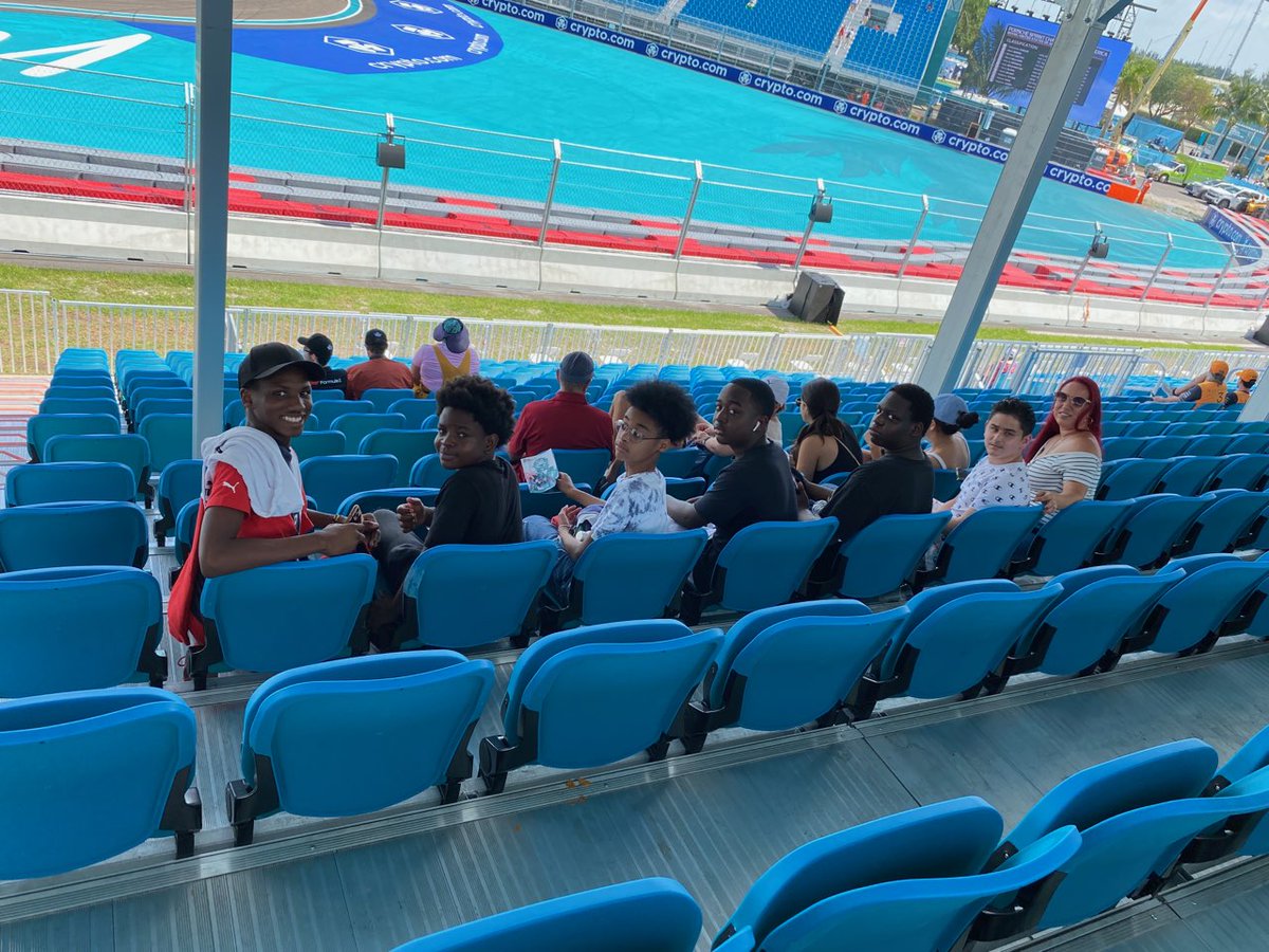 AstonMartinF1's tweet image. Great to have you with us, guys. 💚

As part of our visit to the Carol City Middle School, we offered students the opportunity to be part of the #MiamiGP by giving them Turn 1 grandstand tickets, bringing them closer to the action!

#IAMMIAMI | @f1miami
