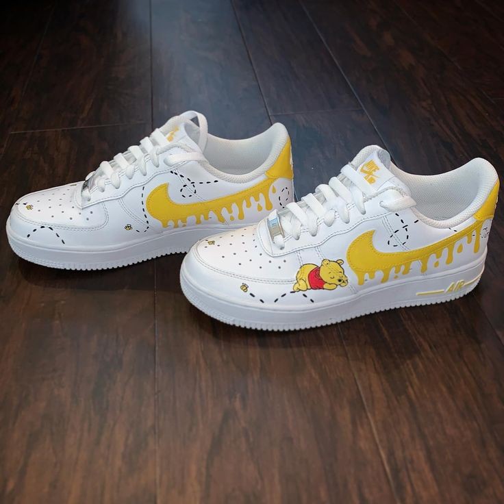 O desafio da Nike esta vez foi presentear uma mamãe especial em nossa vida com um Air Force. Então dei esse Nike customizado exatamente por mim de uma forma que combine com ela! essa mulher ama mel.
Espero que goste mãe 😭😭 Feliz dia das mamães, te amo muito 🥰❤️