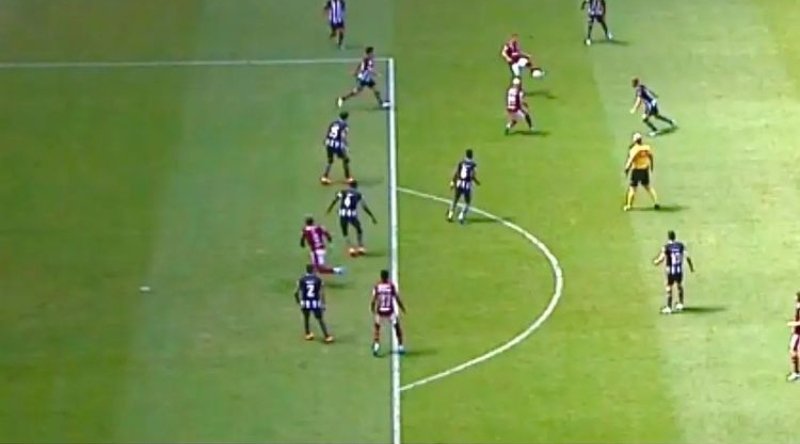 ArbitragemErros's tweet photo. Um lance que abre debates. Estava impedido ou não? Eu sinceramente não consegui definir esse lance. A arbitragem assinalou impedimento do Gabigol. 

Flamengo 0 x 1 Botafogo - 5ª rodada do #Brasileirao2022 https://t.co/ZArk2zTXWK